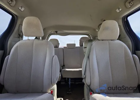 2014 Toyota Sienna Le z USA, uszkodzony, nr VIN 5TDKK3DC3ES456880